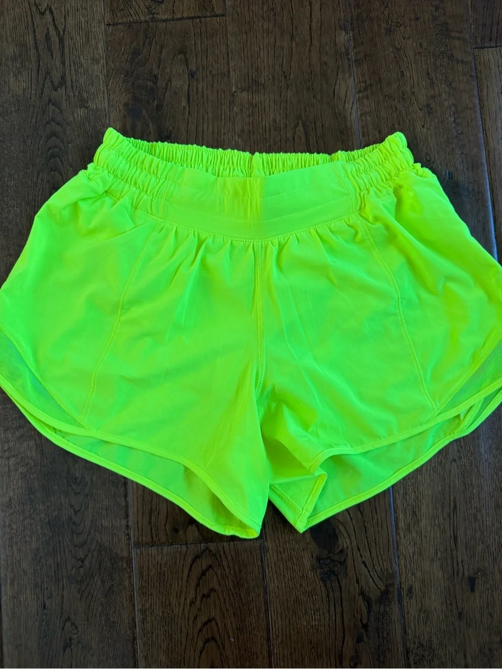 Like New Lululemon Neon Yellow Women’s Hotty Hot Low Rise Shorts Sz 6